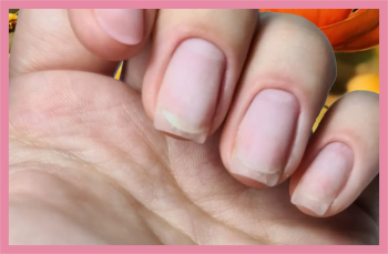 Russische Maniküre, die Nagelhaut ist sicher behandelt und die Nägel sind bereit für weitere Behandlungen, jetzt Buchen