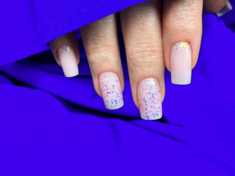 Gel Nägel in zart Rosa mit bunten Pigmenten