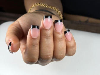 Gel Nägel mit gemaltes French in Piano-Schwarz