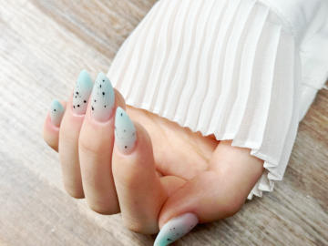 Gel Nägel in magic mint color