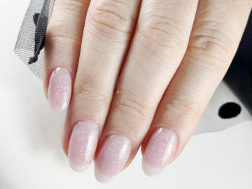 Naturnägel-Verstärkung mit schimmernden zart Rosa